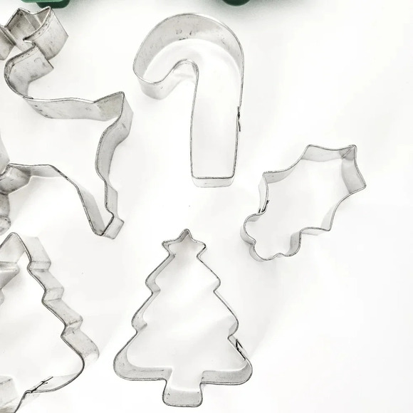 Christmas & Winter Holiday Vintage Cookie Cutters Lot (Set of 10) - Picture 5 of 5